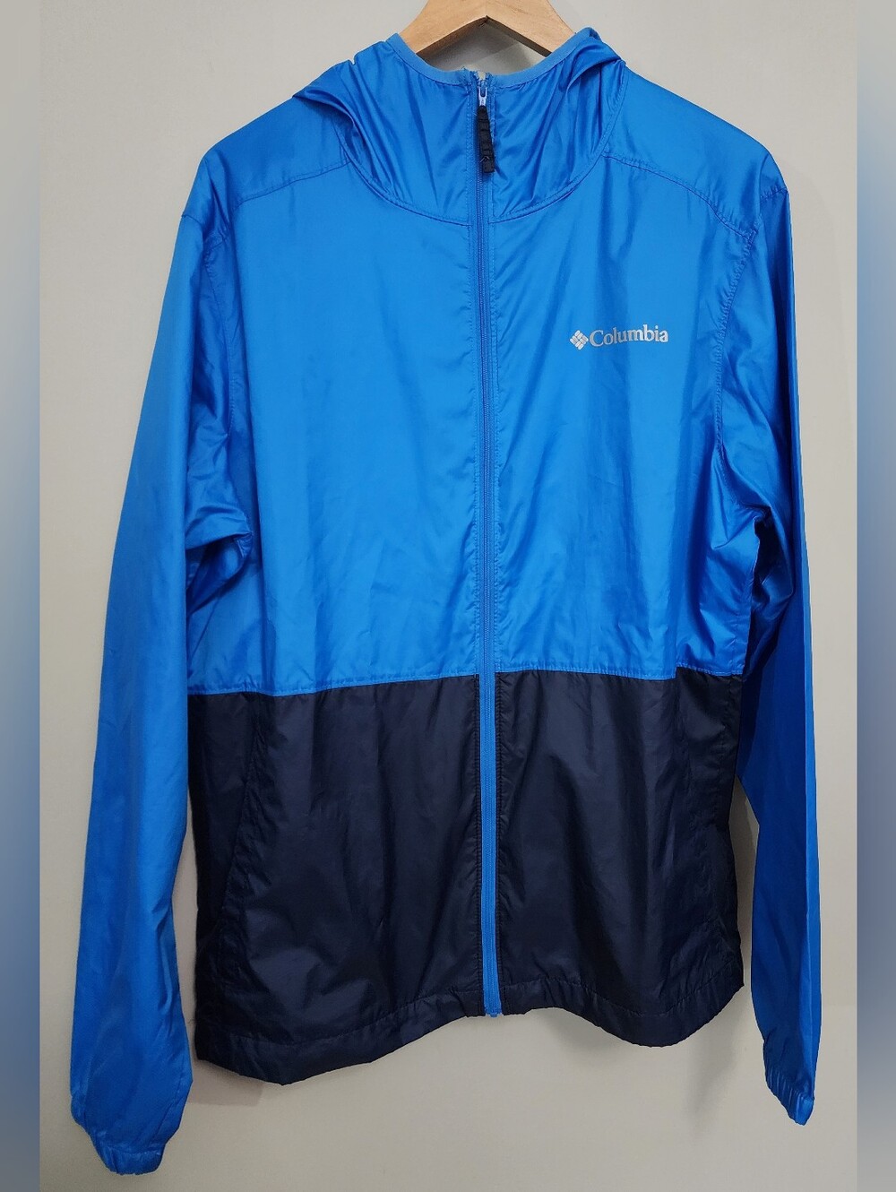 Columbia  Two-Tone Blue Windbreaker Jacket Size Medium